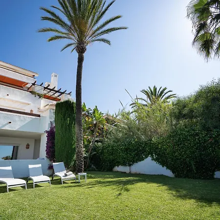 Front-line Garden In Palm Beach, Апартаменты *