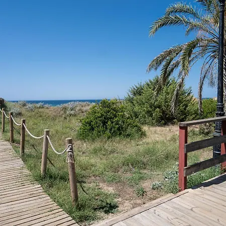 Апартаменты Front-line Garden In Palm Beach,