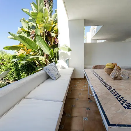 Front-line Garden In Palm Beach, Apartment