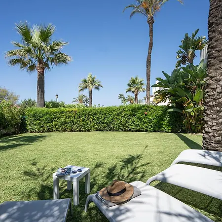 Front-line Garden In Palm Beach, * Marbella